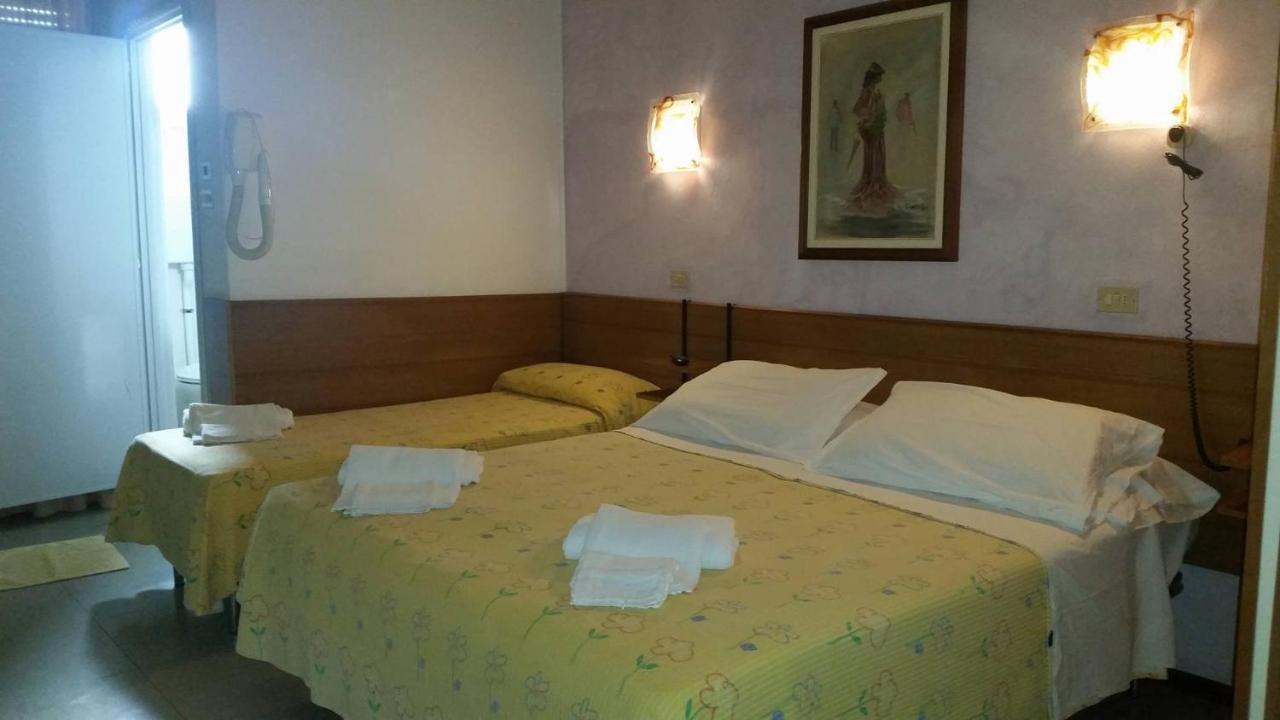 Hotel Pecci Rimini Bagian luar foto