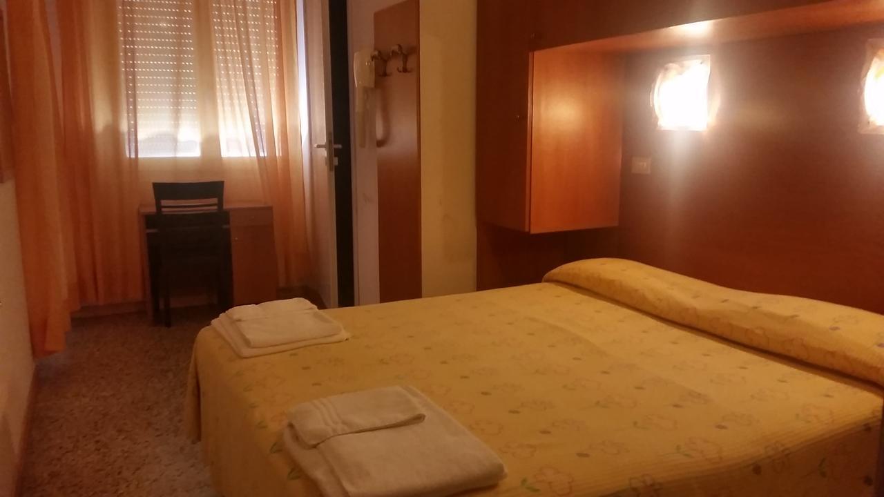 Hotel Pecci Rimini Bagian luar foto