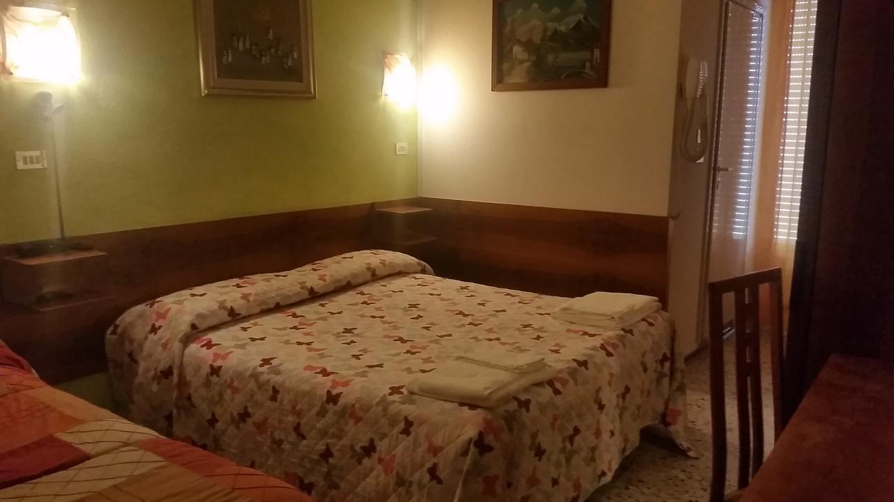 Hotel Pecci Rimini Bagian luar foto